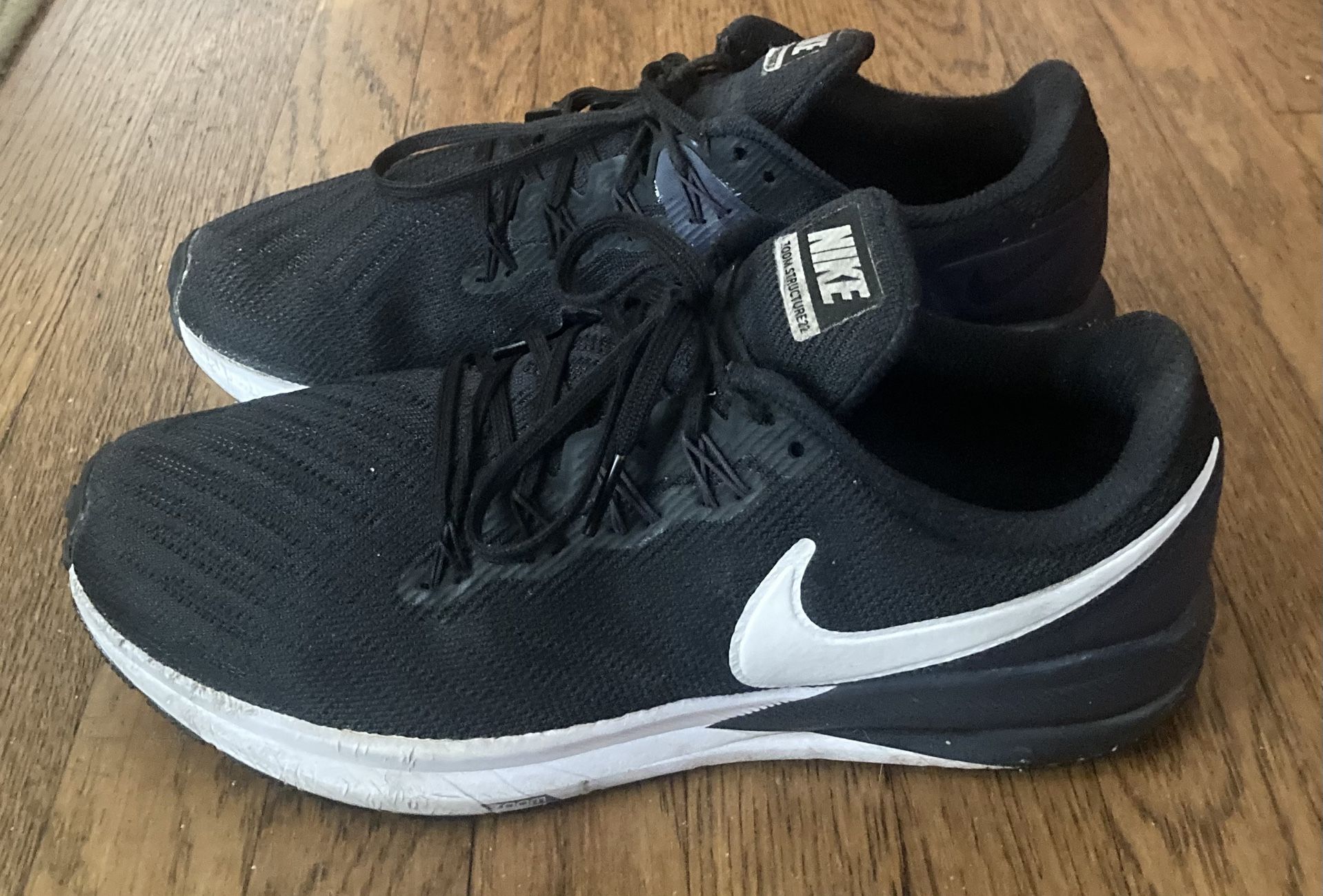 NIKE ZOOM STRUCTURE SHOES