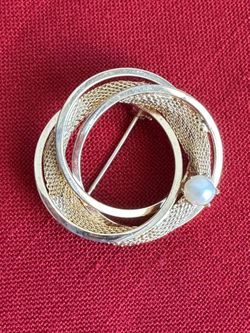 Vintage Circle and Pearl Brooch