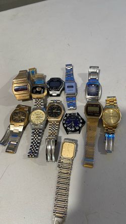 Vintage mens watches not a DOLLAR   taking offers on a watch