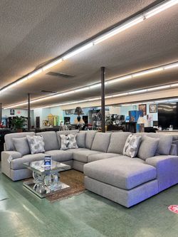 🔥Hot Deal🔥Brand New Name Brand Sectional Couch $2199, payment available, Delivery Available