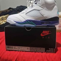 Jordan 5 Grapes Size 9.5