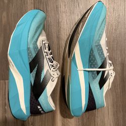 NEW BALANCE Men's Fuelcell Rebel v4