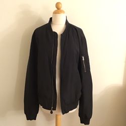 BLACK JACKET SIZE MEDIUM 