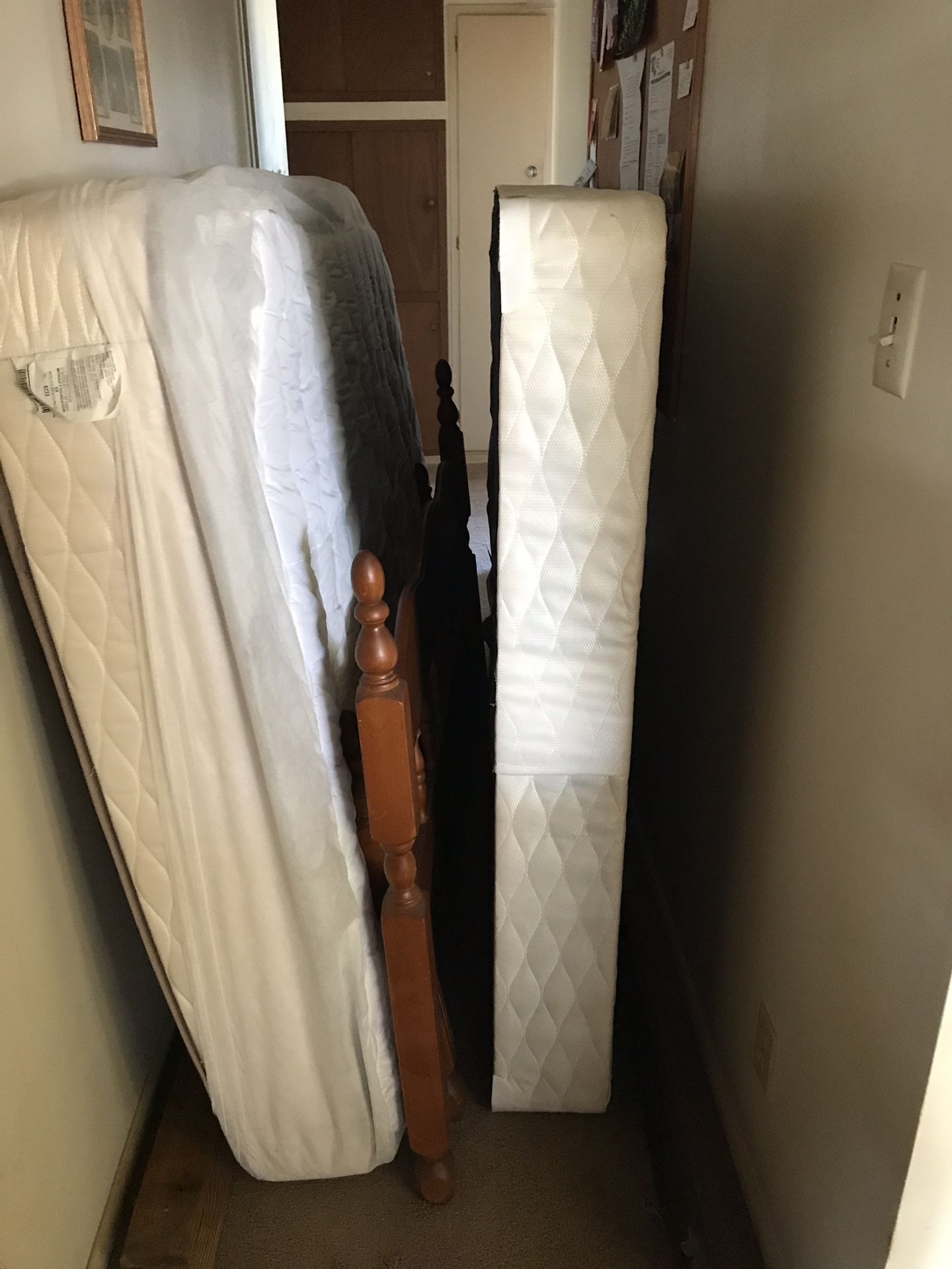 Almost new fullsize Mattress and box springs for Sale in Aberdeen, WA