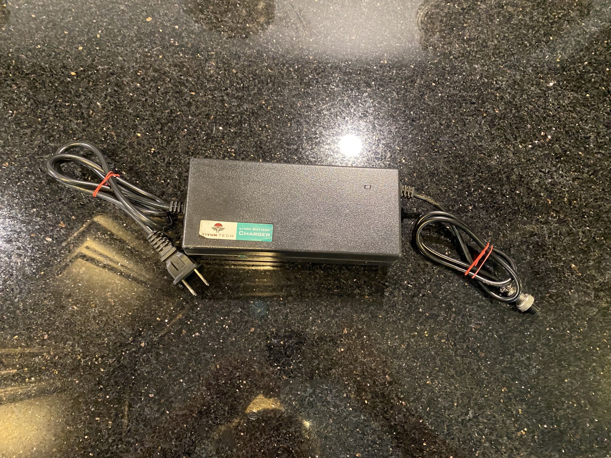 Yiyun Tech 42V 2A Li-Ion Hoverboard Lithium Ion Battery Charger 3-Prong YC52/36V