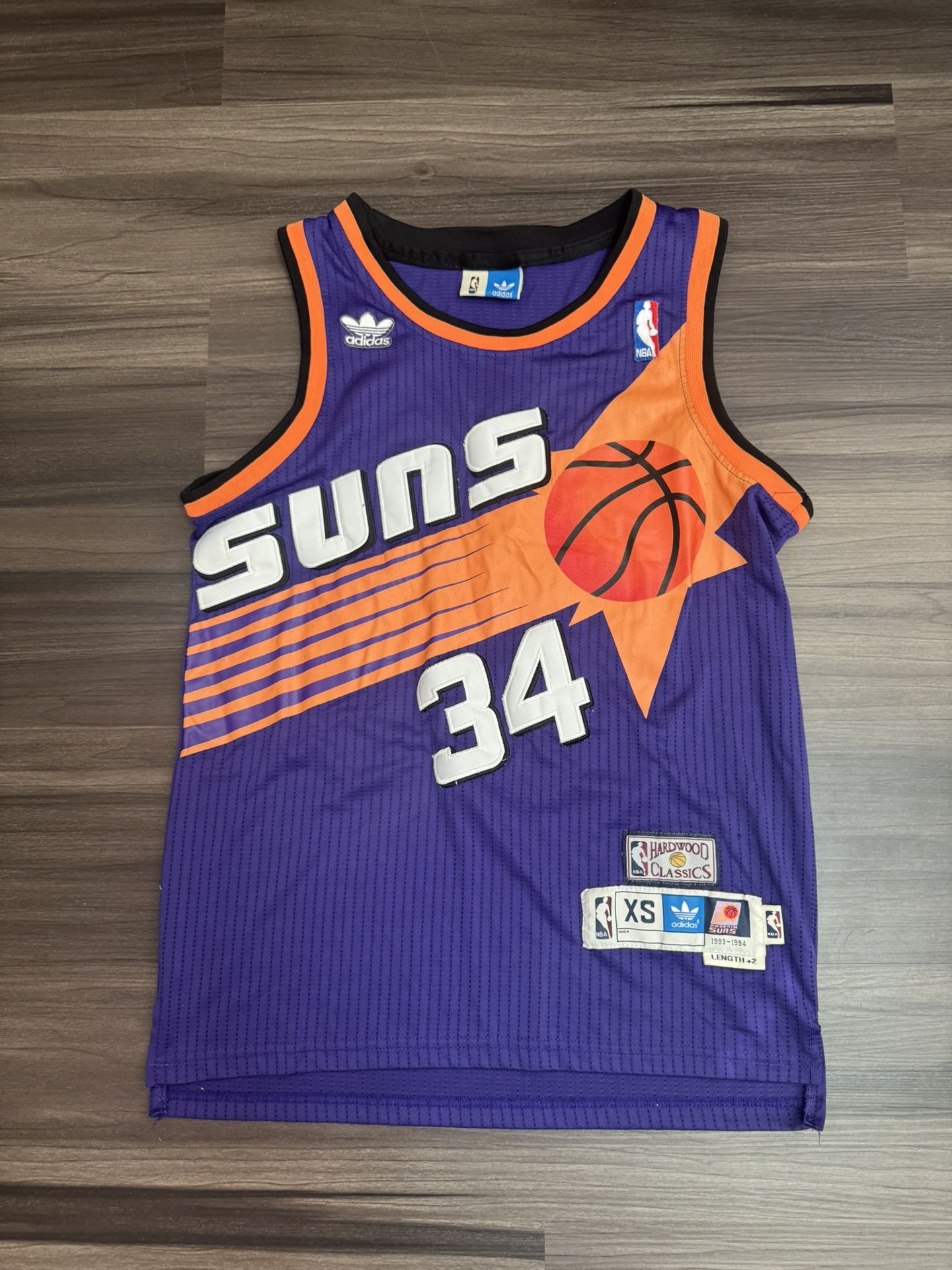 Adidas Hardwood Classics Phoenix Suns Charles Barkley #32 NBA Jersey Men’s XS 100% authentic. Good condition. The product is a men's XS Adidas Hard