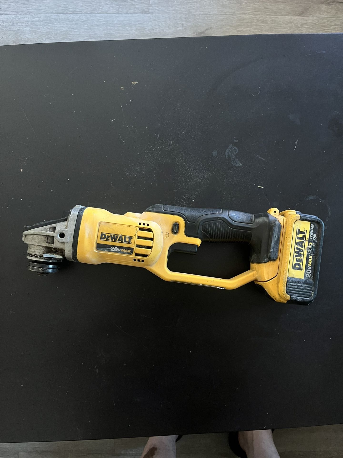Dewalt 20v Grinder Con Batería Grande $100 Firme Precio