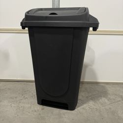 Plastic Swing Top Lid Kitchen Garbage Trash Can, Black