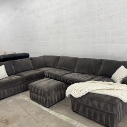 Free Delivery* Like New Dark Gray Sectional Sofa with Chaise & Ottoman! #SofaKingLV