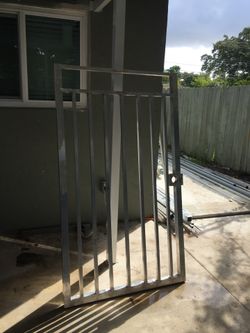 Single gate