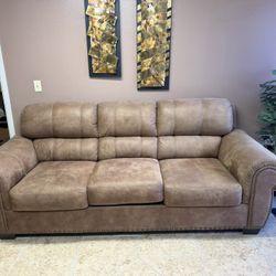 Beautiful Couch In Great Condition! 