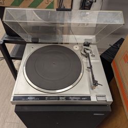 Hitachi HT-45 Turntable