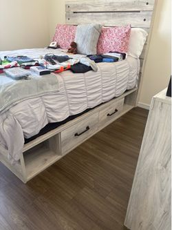 Queen bed