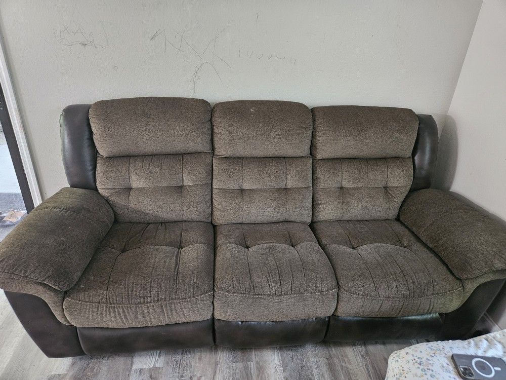Manual Reclining Sofa