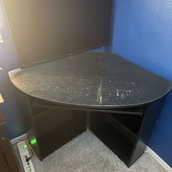 Black Desk 