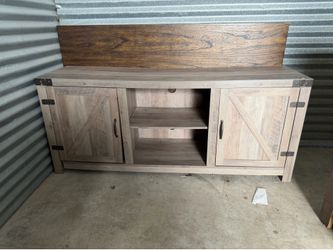 Entertainment center