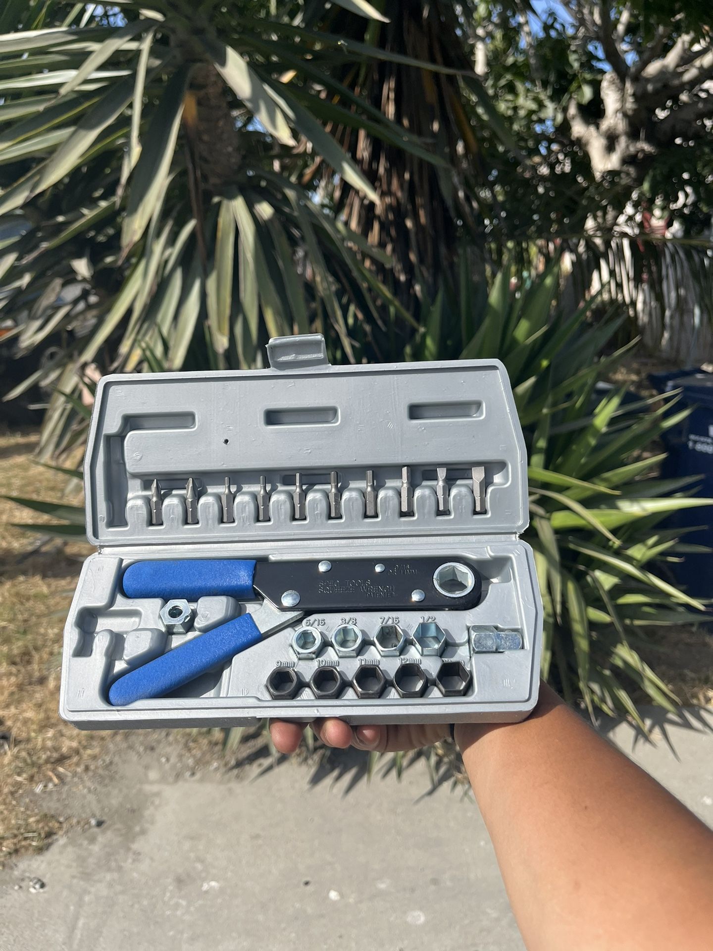 Squeeze Wrench