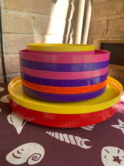Dinnerware plastic plates designed by Massimo and Lella Vignelli