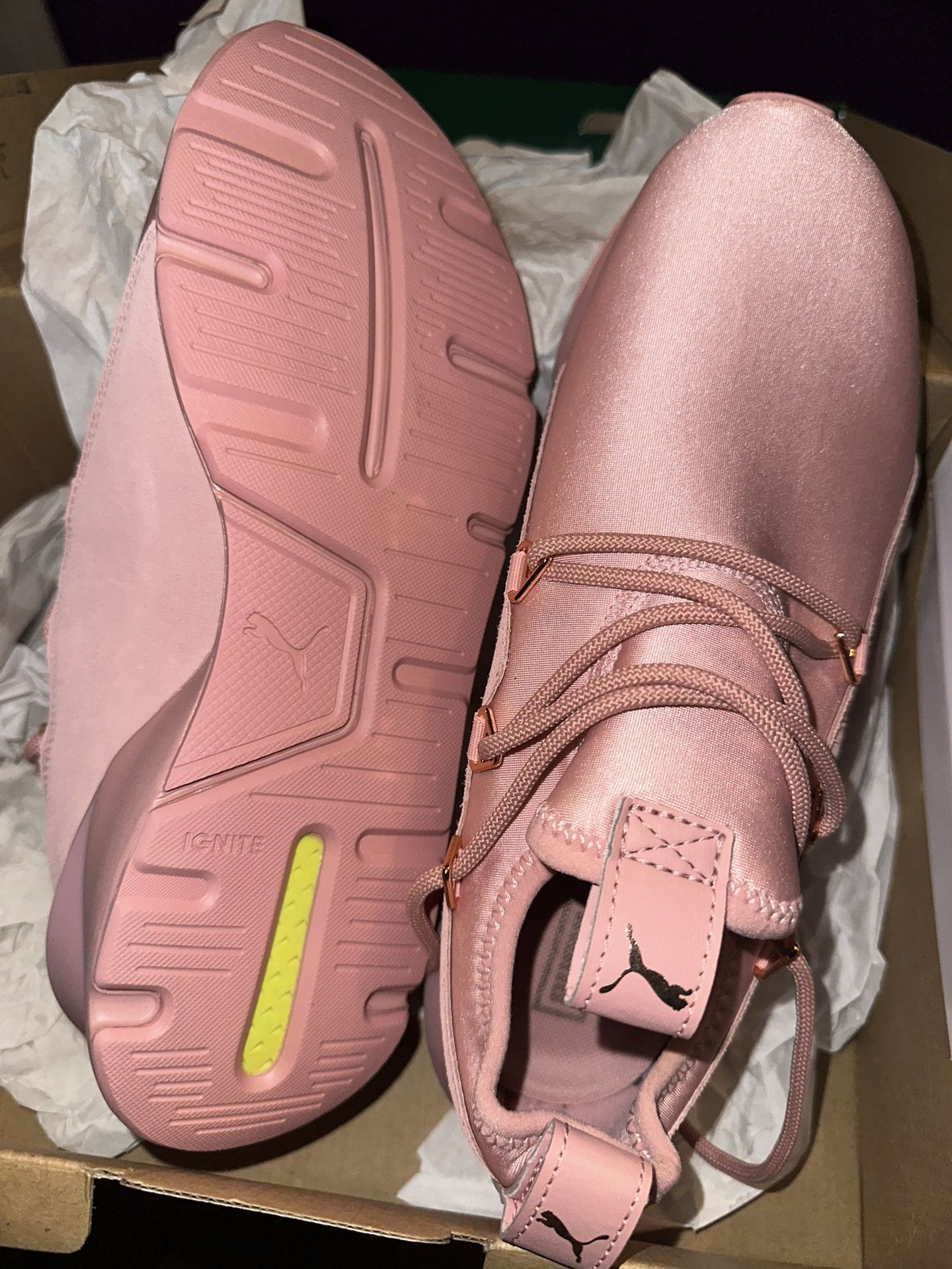 Puma Muse Sneakers – Women’s 6.5 ( Fits a size 40. ( Brand New)