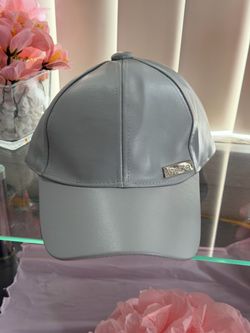 Women’s leather hat .