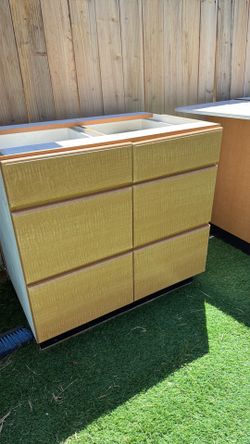 Kitchen cabinet