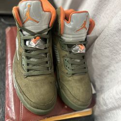 Air Jordan Size 10m.  89$