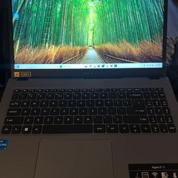 Laptop computer acer 5 touchscreen