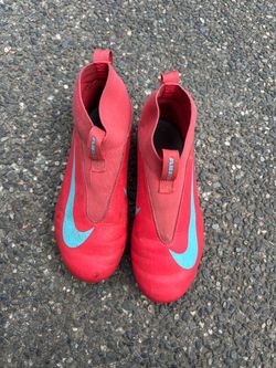 Kid’s Air Zoom Soccer Cleats Size 2Y