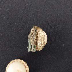 Beautiful vintage  signed ciner earrings