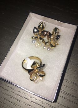 3 piece 14k overlay Gold Earrings and Ring Size7 w/pearls - 3piezas Aretes y Anillo Tall 7 14k baño de oro
