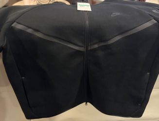 Nike tech jacket and press machine