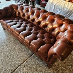 Classic Antique Gentlemens Couch