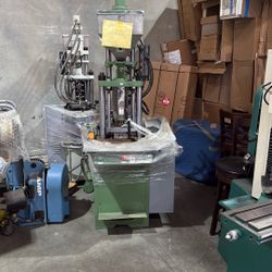 Vertical Injection Molding Machine