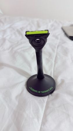 Gillettelabs x Razer Razor with Stand