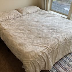 King "Saatva Classic" Brand Mattress w/ Black Metal Frame & Comforter 