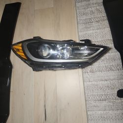 2017-18  Hyundai  Headlight