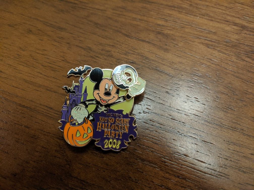 Disney limited-release pin Mickey's not-so-scary Halloween party 2008