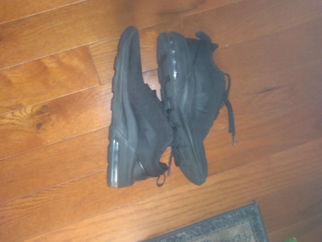 Nike Air Max Motion 2 Size 8 Mens