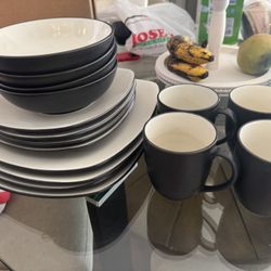 Dinnerware Set - Used