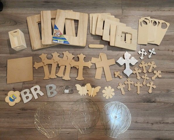Lot Of Wood Frames Crosses, Door Hangers, FForms For Crafts, Painting, Mosaics Etc.