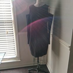 Black Off Shoulders Body Hugging Knee High 1x