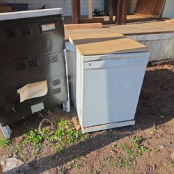 Kenmore Dishwasher And Free Stove
