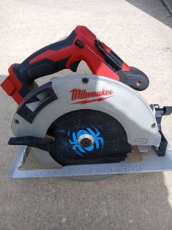 Milwaukee brushless circular saw