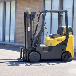 Forklift Daewoo LPG 4,000 lb Capacity 