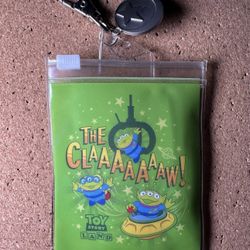New Disney Parks Toy Story Land|Pin Lanyard Pouch"The Claw"Green Aliens W/ Charm