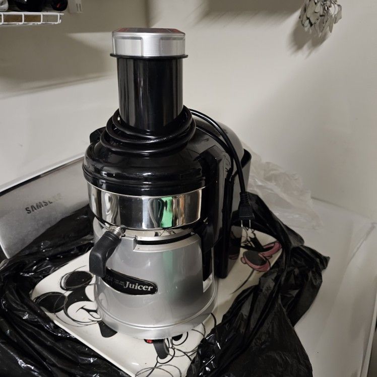 Like New Omega Big Mouth Juicer BMJ330