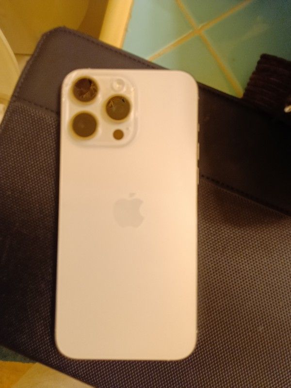 iPhone 15 Pro Max