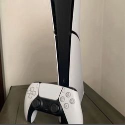 ps5 slim comes with controller and wires 5 months old !