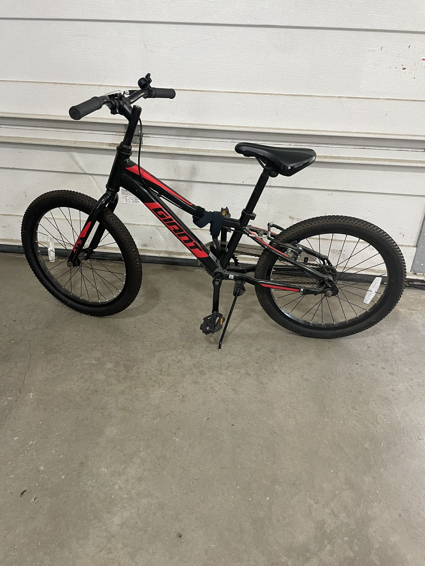Giant XTCjr 20 Inch Bicycle 
