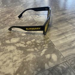 Burberry Sunglasses 🕶️ 